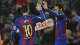 Messi y Neymar celebrando un gol con el Barça / EFE