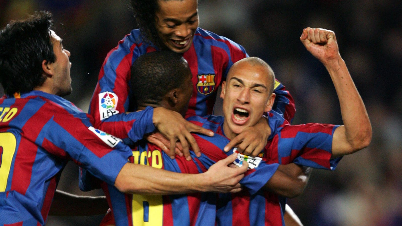 Larsson celebrando un gol con Eto'o y Ronaldinho / EFE