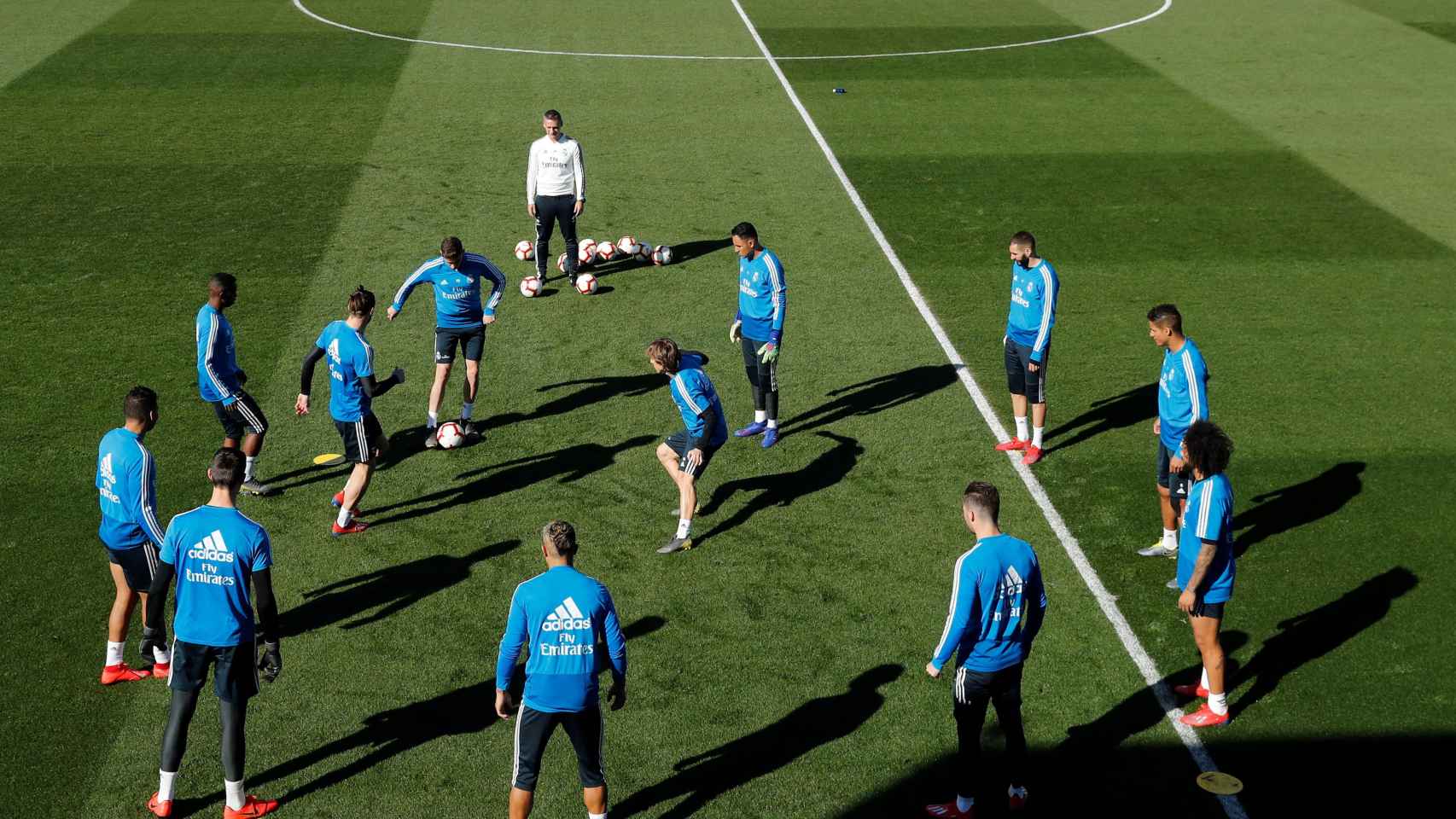 Los jugadores del Real Madrid ejercitándose en Valdebebas / EFE