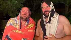 Dante Fachín y Jon Iñarritu, en la piscina de Pilar Rahola / @PILAR_RAHOLA (INSTAGRAM)
