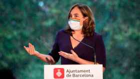 Ada Colau, alcaldesa de Barcelona, con mascarilla en una comparecencia anterior / EP