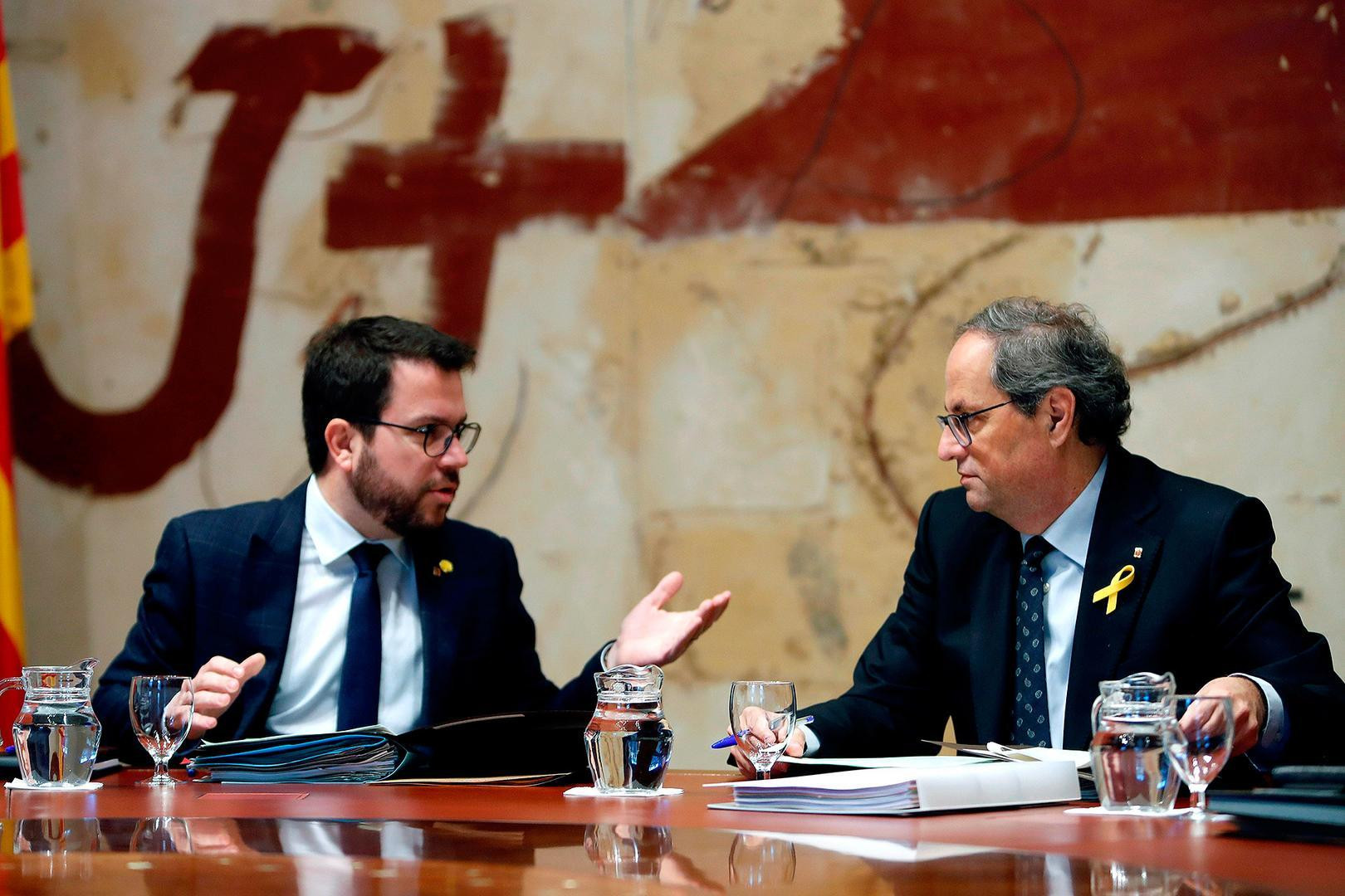 El vicepresidente de la Generalitat, Pere Aragonès (i), y el presidente catalán, Quim Torra (d) / EFE