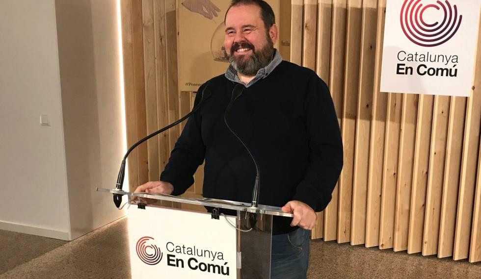 El diputado de En Comú Podem, Joan Mena, reivindica en rueda de prensa el valor de su partido frente a posibles pactos entre PSOE y Cs / EUROPA PRESS