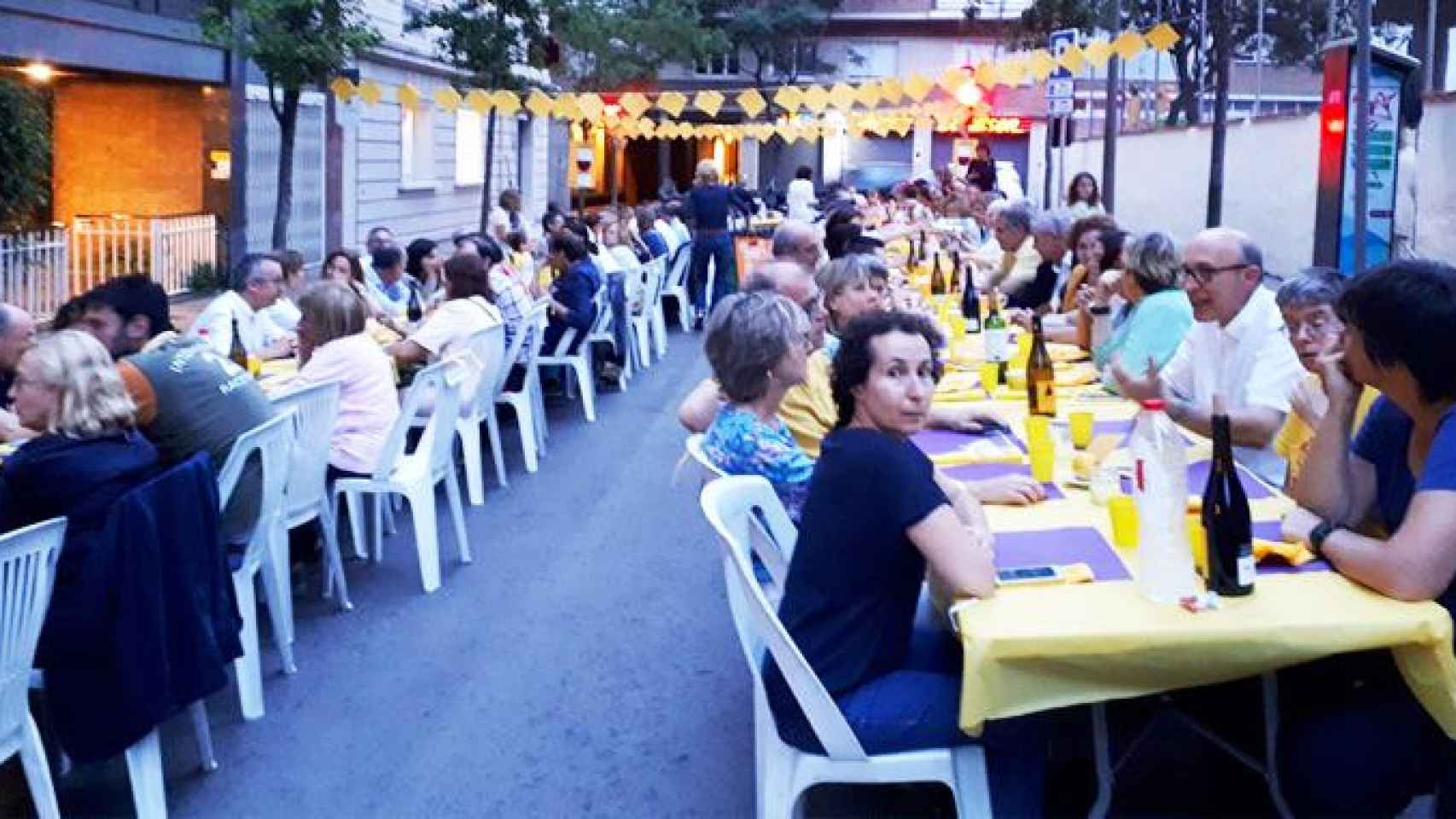 La cena de los CDR a la que el Ayuntamiento condonó la tasa de ocupación de la vía pública / CG
