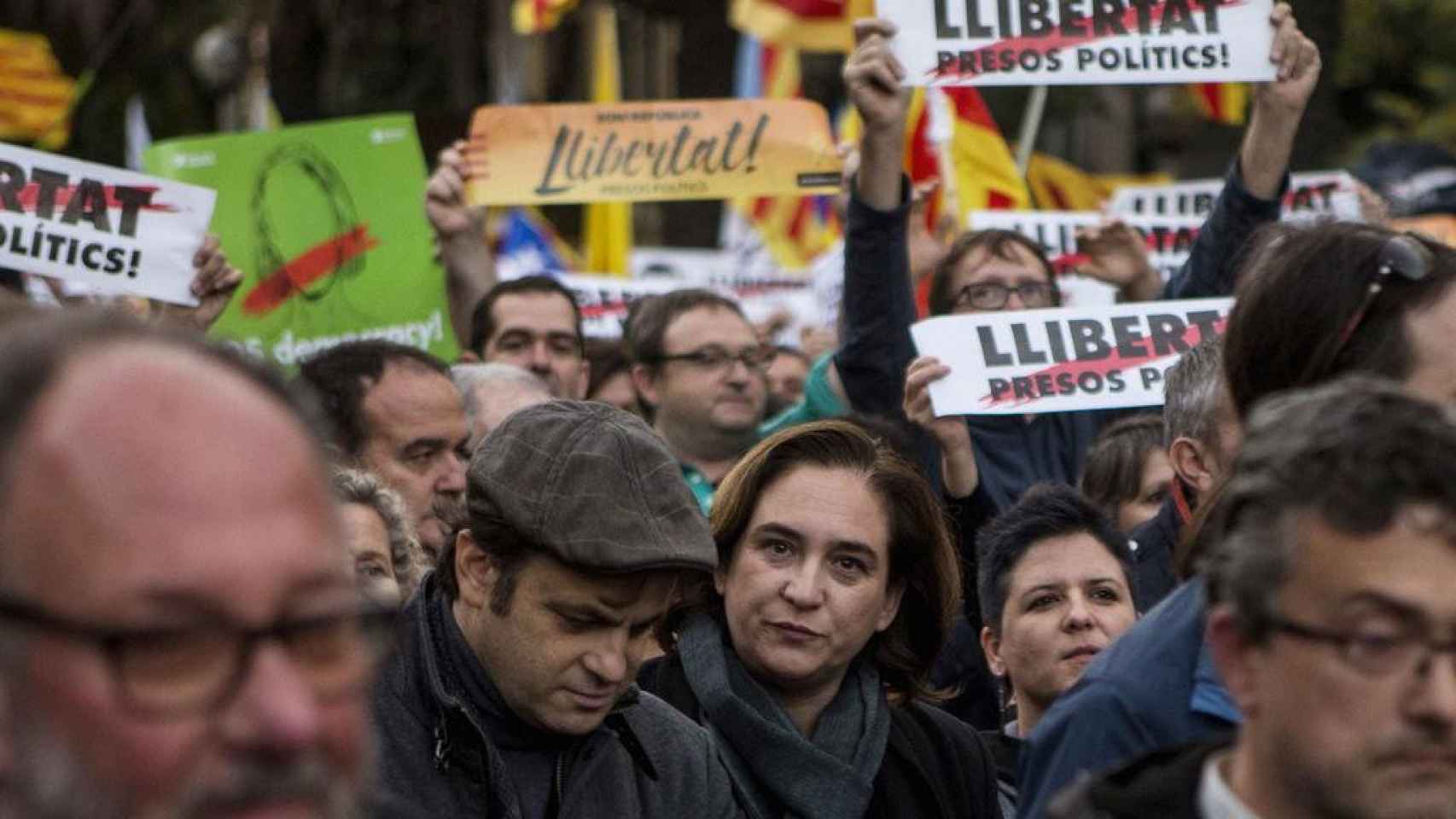 Ada Colau junto a Jaume Asens en la manifestación contra los dirigentes en prisión preventiva