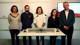 Anna Caula, Gerard Gómez del Moral (ERC), Elisenda Alamany (CatComú-Podem), Maria Sirvent (CUP) y Josep Maria Forné (JxCat) leen el manifiesto contra la represión del Estado / EFE