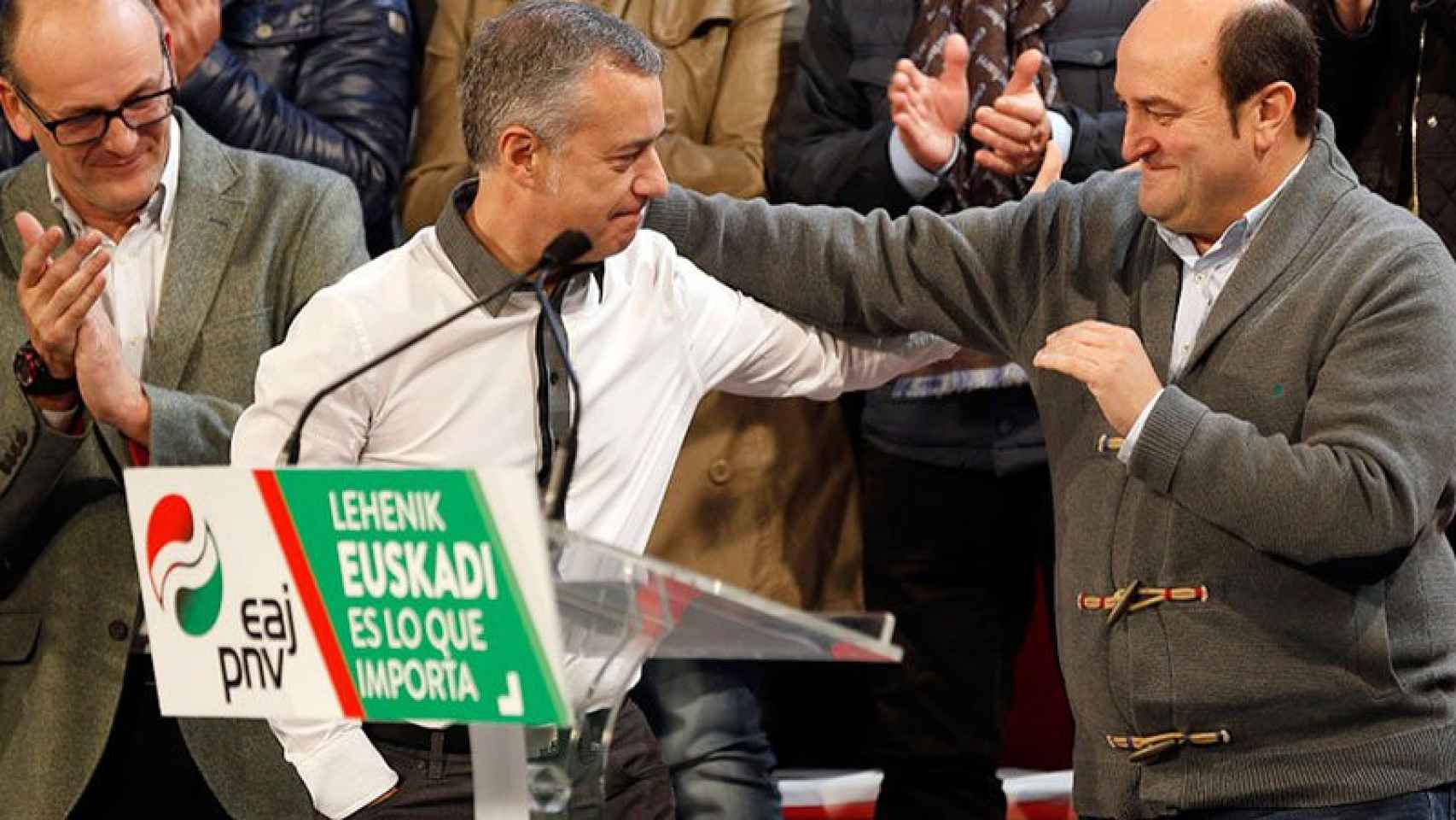 Urkullu -el único político vasco que aprueba- y Ortuzar, los dos mejor valorados por los ciudadanos.