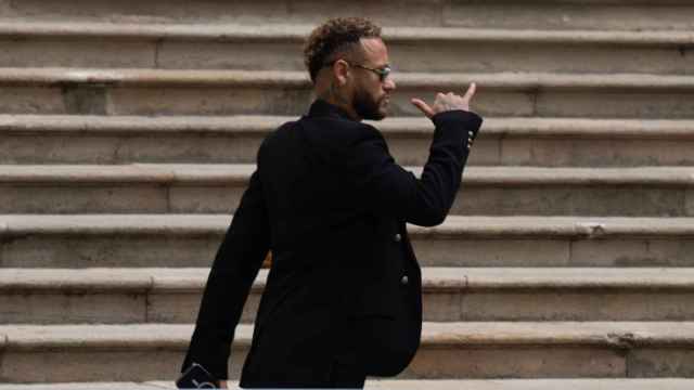 Neymar Jr., que declarará el martes, a su salida de la Audiencia de Barcelona / DAVID ZORRAKINO - EUROPA PRESS