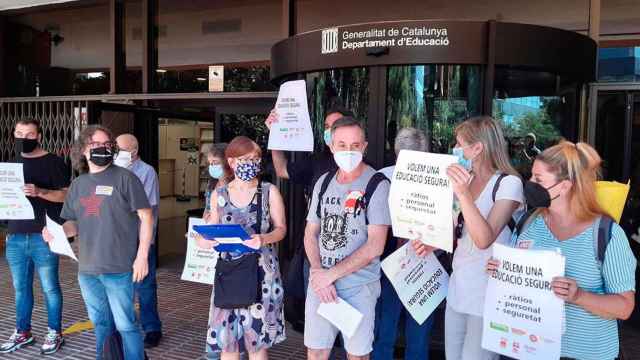 Los sindicatos proponen una huelga ante la sede del Departamento de Educación de la Generalitat / EP