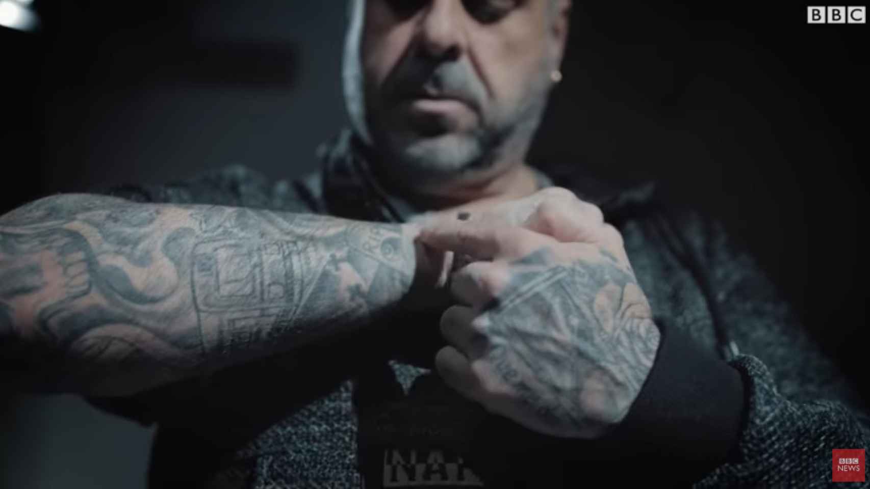 Captura del vídeo en el que Javier García explica su historia como conductor de metro y los ocho suicidios / BBC MUNDO