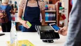 Un móvil utiliza la tecnología 'contactless', una de las nuevas formas de pago