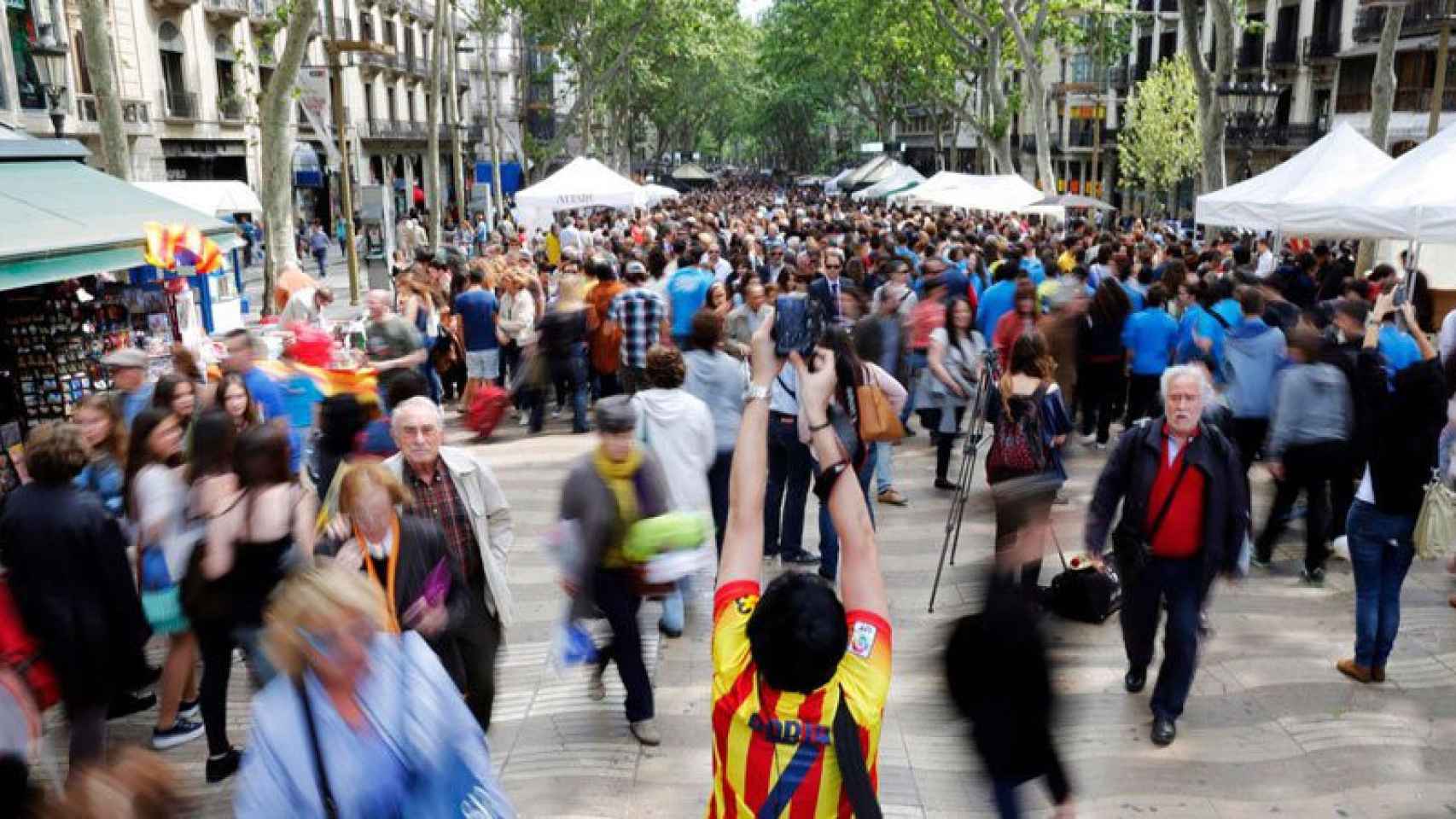 Barcelona abre la puerta a decrecer en los barrios más saturados.