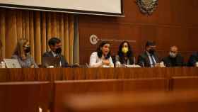Pleno en el que ha sido ratificada Eva Borràs i Balcells (4i) como nueva gerente de la Cámara de Comercio de Barcelona, junto a la presidenta de la corporación, Mònica Roca (4i) / CAMBRA DE COMERÇ DE BARCELONA