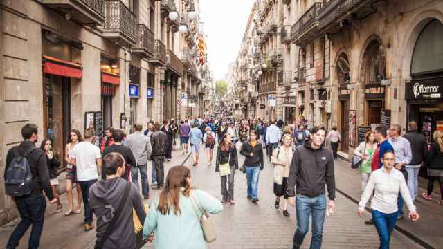 Imagen de archivo de la calle Ferran de Barcelona, una de las más comerciales de la ciudad / EFE