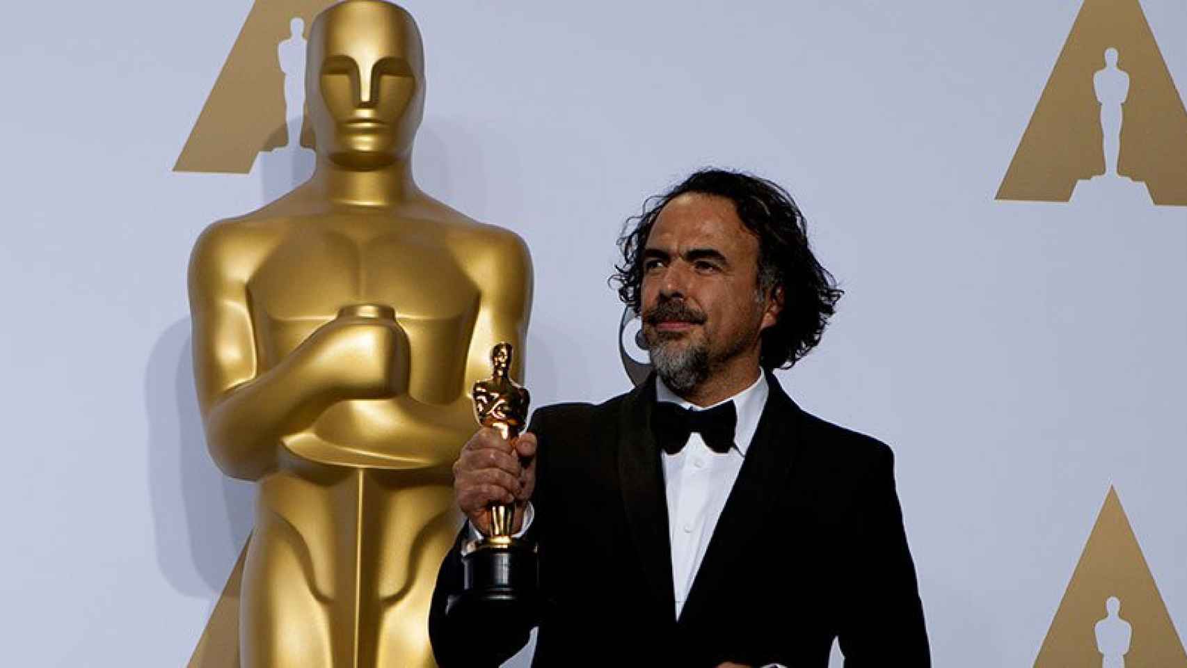 El mexicano Alejandro González Iñárritu ha pasado a la historia por ser el tercer director que consigue su segundo Oscar consecutivo como mejor director por 'El renacido'.
