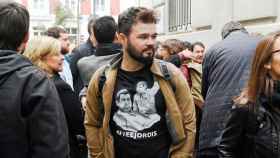 El diputado en el Congreso por ERC, Gabriel Rufián, con la camiseta de 'los Jordis' / EFE