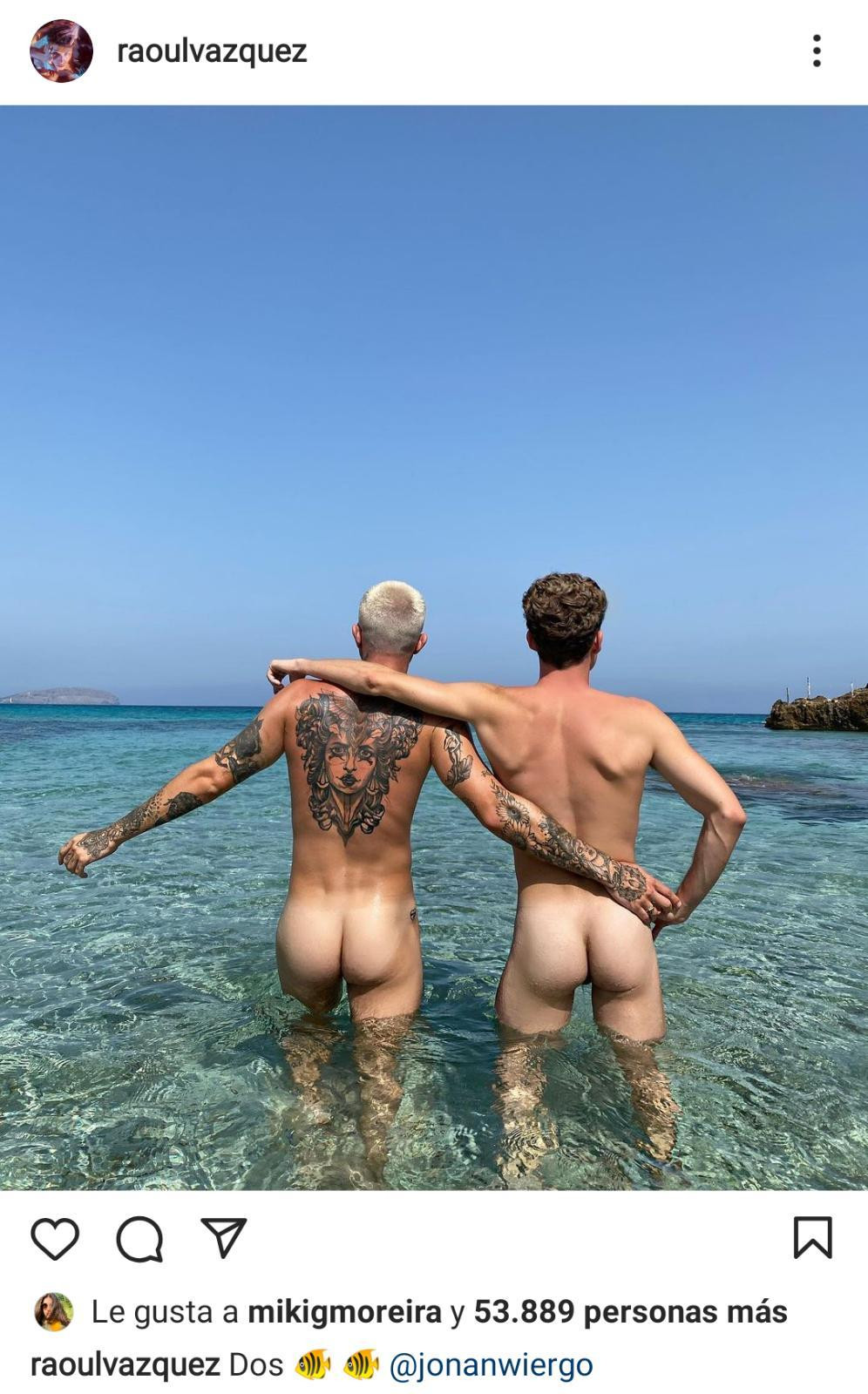 Un famoso cantante de OT se marca un desnudo integral en la playa