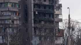 Edificio residencial de Mariúpol tras los bombardeos de las tropas rusas /EP
