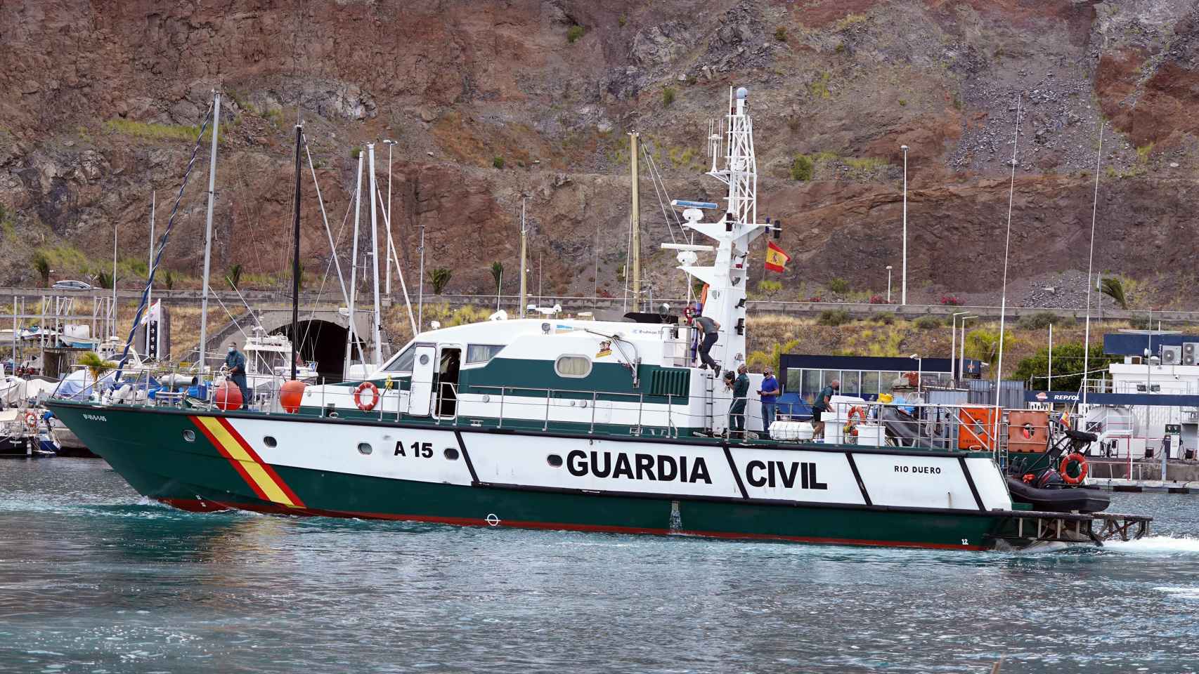 Una embarcación de la Guardia Civil busca a Anna y Olivia, las niñas desaparecidas en Tenerife / EP