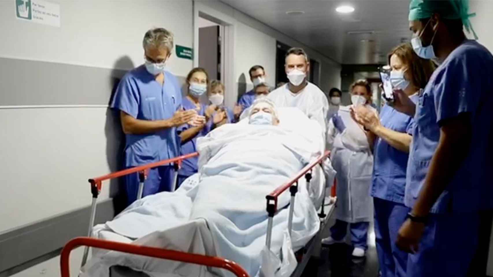 Un paciente de coronavirus sale de la uci / EUROPA PRESS