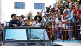 Maradona en un 4x4 anfibio