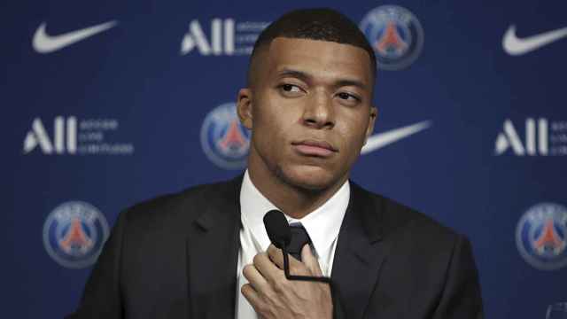 Kylian Mbappé, en el acto de la renovación de su contrato con el PSG / EFE