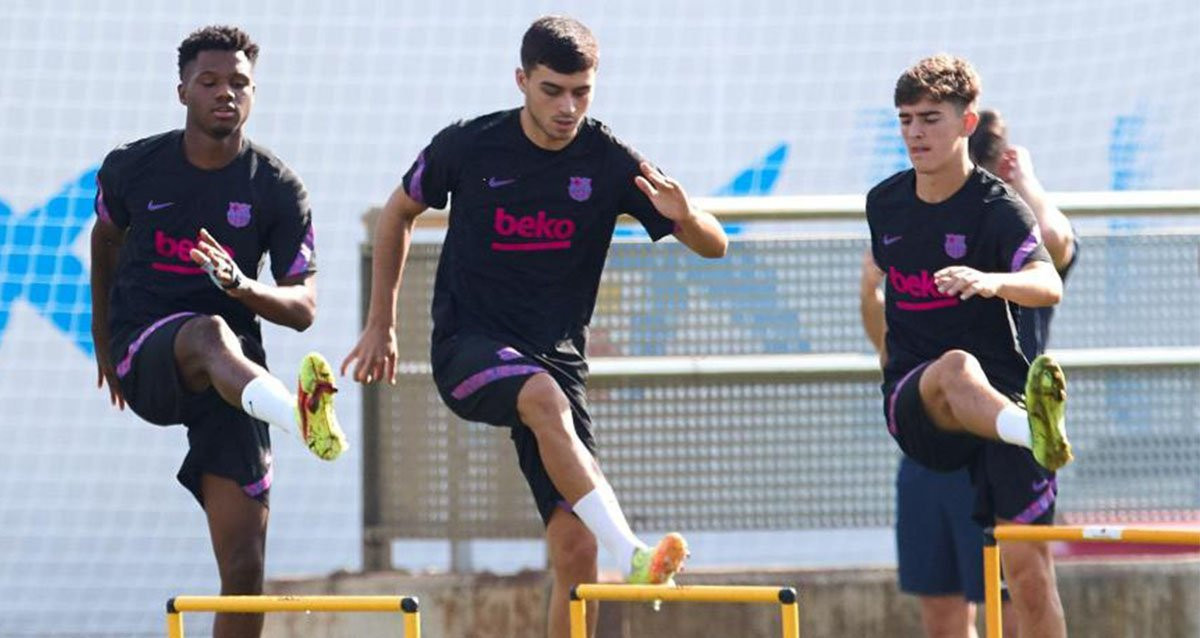 Ansu Fati, Pedri y Gavi en un entrenamiento del Barça / EFE