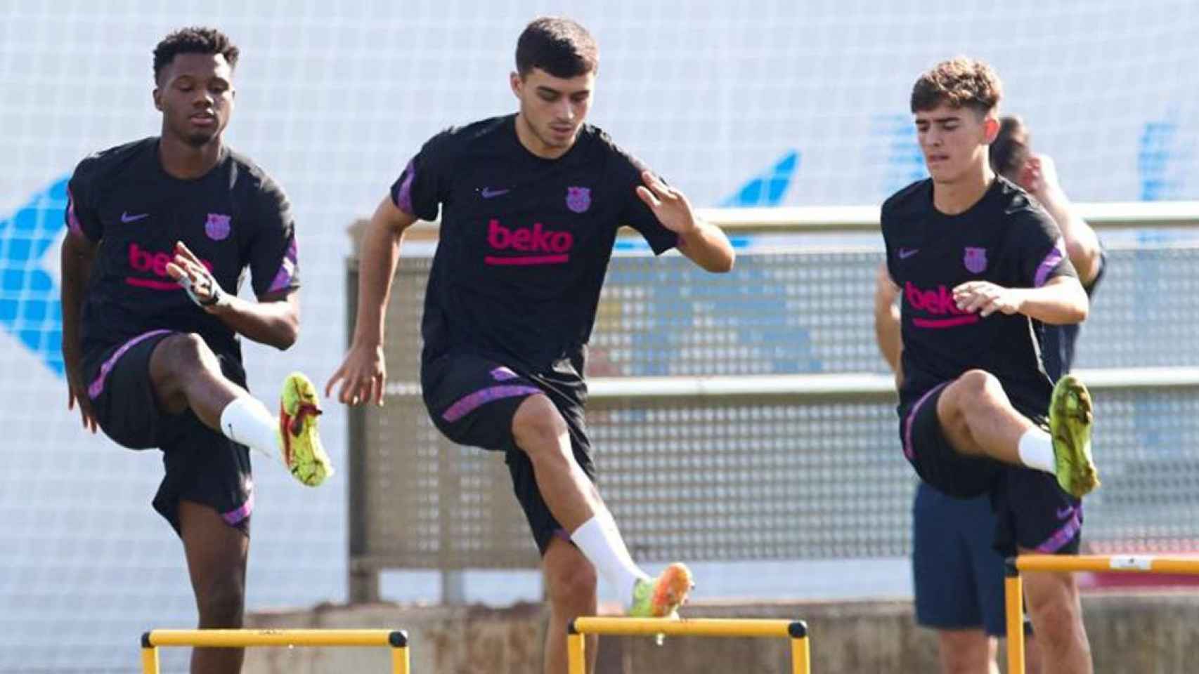 Ansu Fati, Pedri y Gavi en un entrenamiento del Barça / EFE