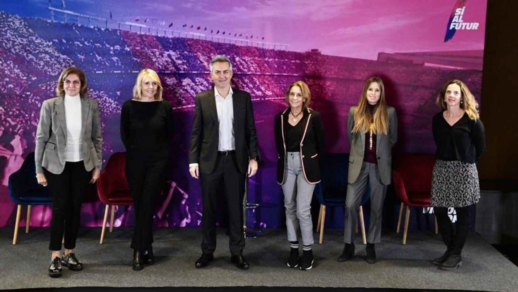 Víctor Font, junto a las cinco mujeres de su junta directiva | Sí al Futur