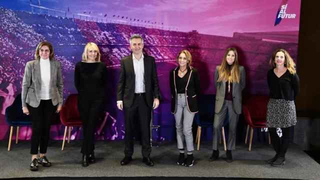 Víctor Font, junto a las cinco mujeres de su junta directiva | Sí al Futur