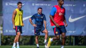 Xavi Hernández, junto a Ferran Torres y Ansu Fati en un entrenamiento / FCB