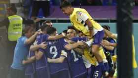 Los jugadores de Argentina celebran el gol de Mac Allister / EFE