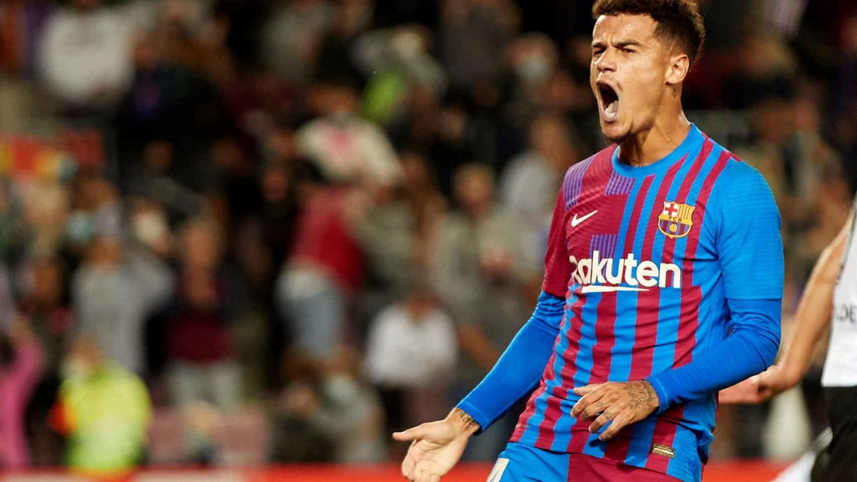 Coutinho celebra con rabia su gol en el Camp Nou contra el Valencia casi un año después del último / EFE