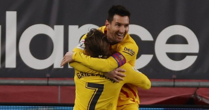 Griezmann celebra un gol con Messi / EFE