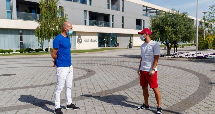 Zidane y Hazard conversando en Valdebebas / Real Madrid