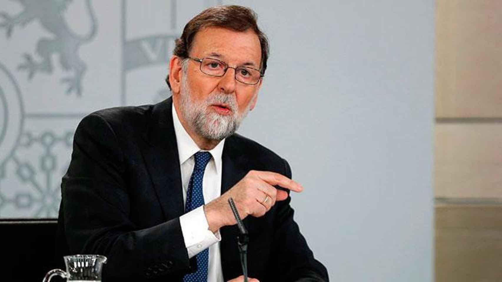 El presidente del Gobierno, Mariano Rajoy, comparece ante los medios tras el registro de la moción de censura del PSOE / EFE