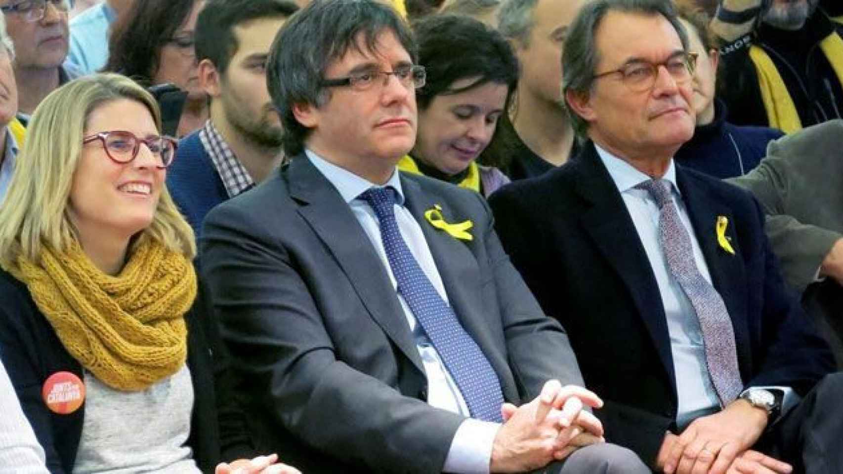 Elsa Artadi (1i), junto al 'expresident' Carles Puigdemont (c) y Artur Mas, presidente del PDeCAT / EFE