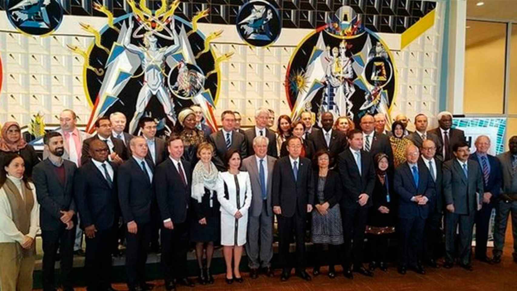 Foto de familia de alcaldes y exalcaldes europeos con Ban Ki-moon.