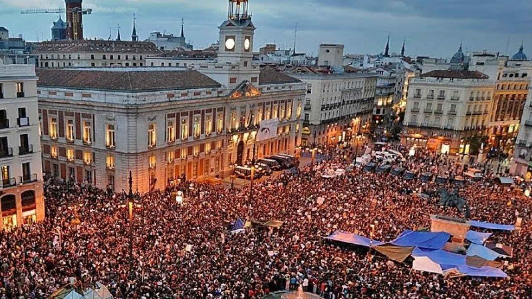 Una imagen del 15M de 2011 en la Puerta del Sol de Madrid / MAYO GLOBAL