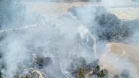 Vista aérea del incendio forestal en Seròs / BOMBERS