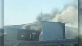 Imagen del incendio en la fábrica de Sant Vicenç dels Horts, en la conurbación de Barcelona / CG