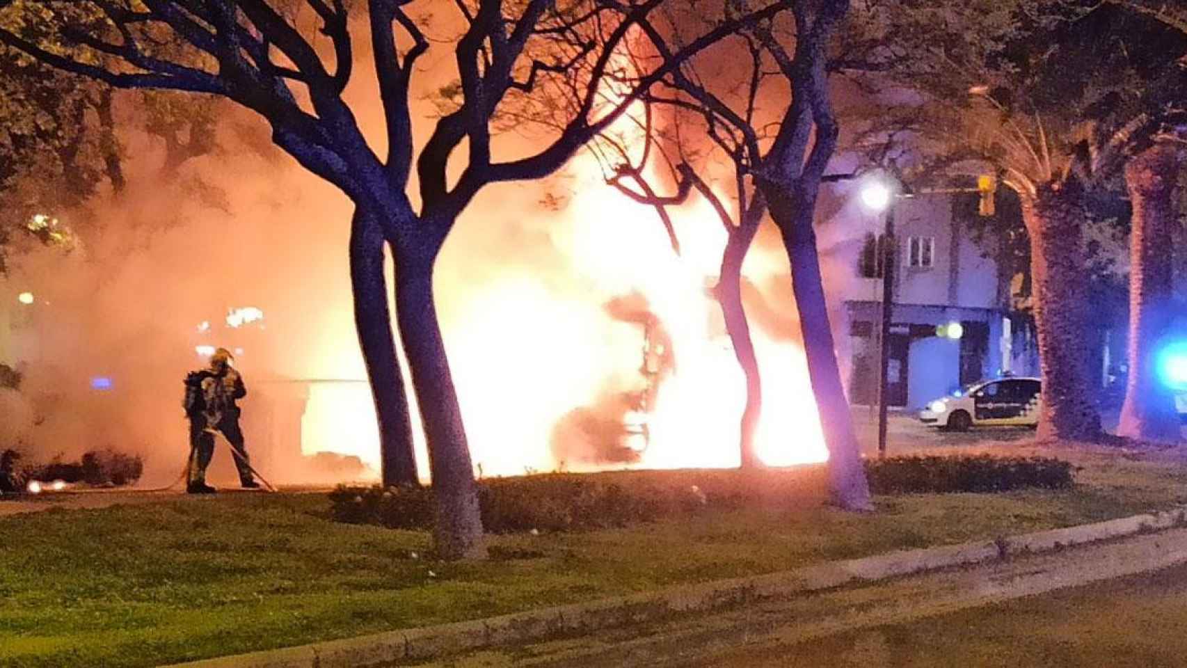 Incendio de un camión de la basura en Reus / BOMBERS