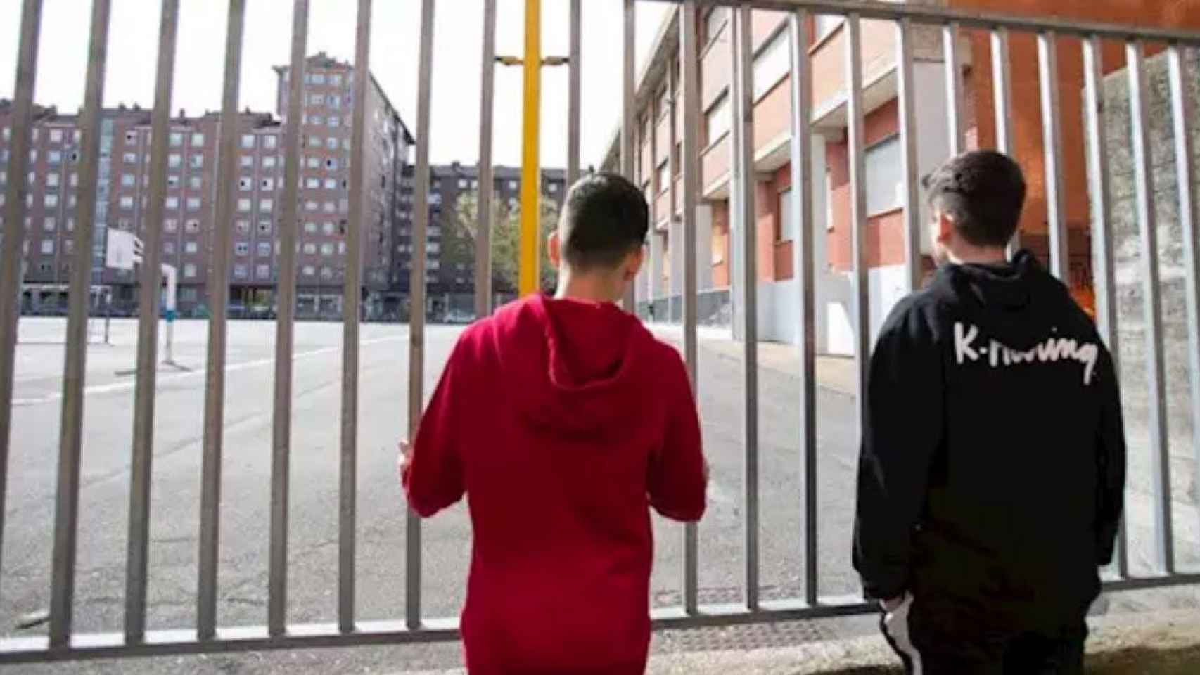 Menores salen a la calle durante la reclusión / EUROPAPRESS