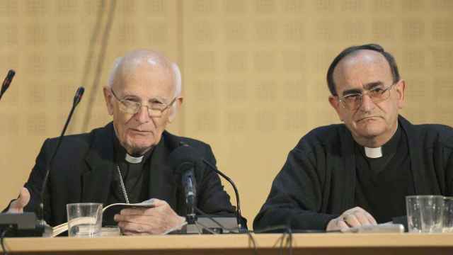 Carlos López (d), obispo de Salamanca junto al fallecido Elías Yanes (i) en 2010 / EFE
