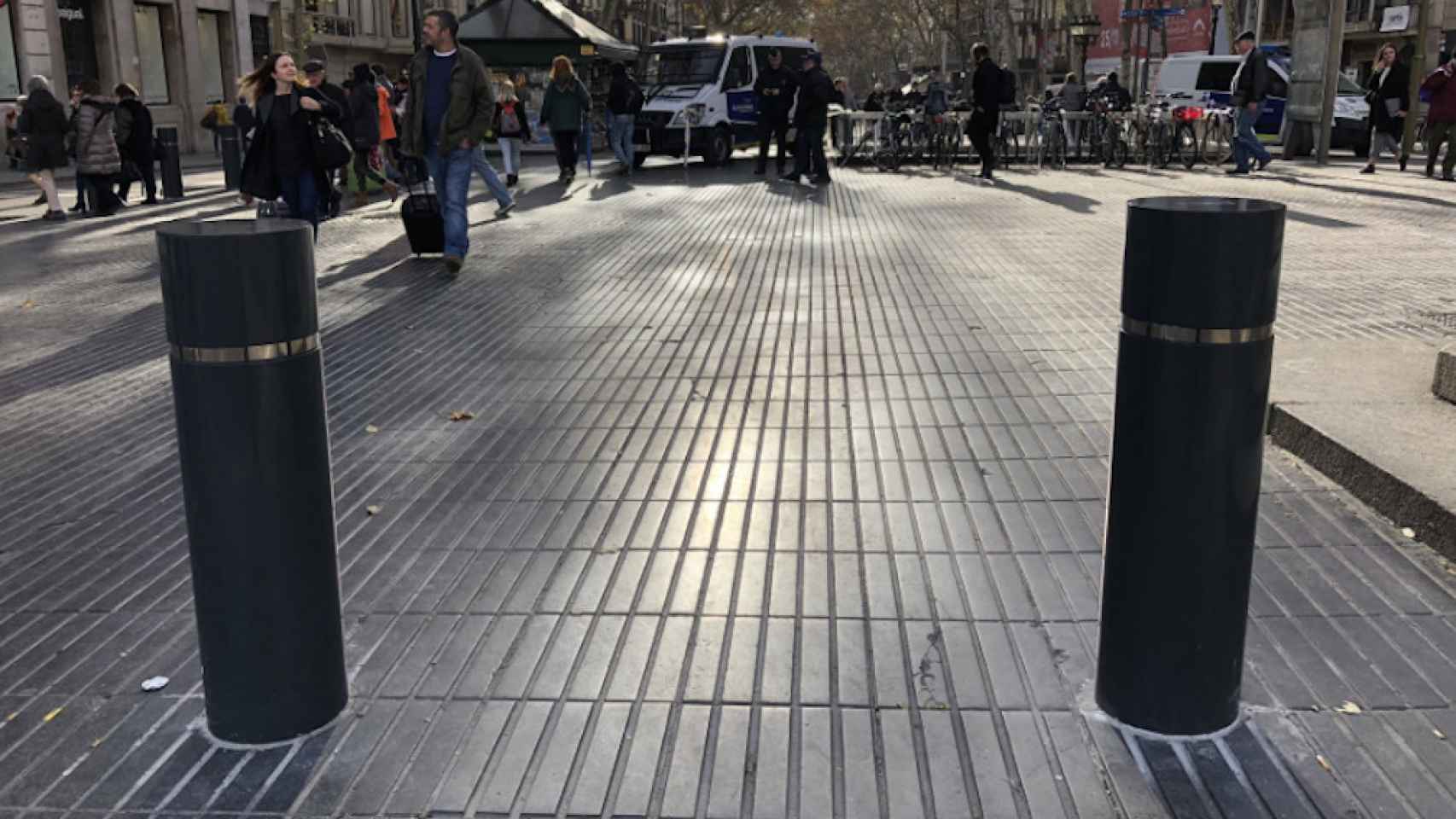 Una imagen de unos bolardos instalados en las Ramblas de Barcelona