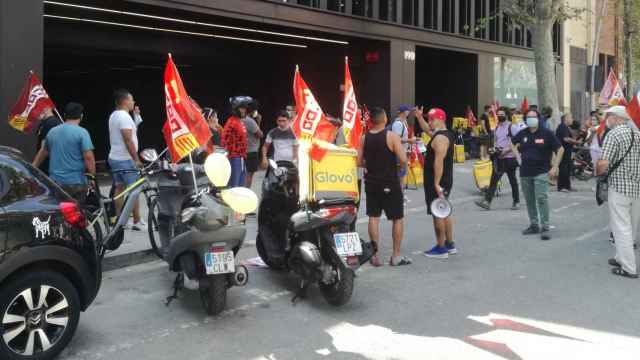 Trabajadores de Glovo en la primera jornada de huelga en los supermercados de la plataforma  / CG