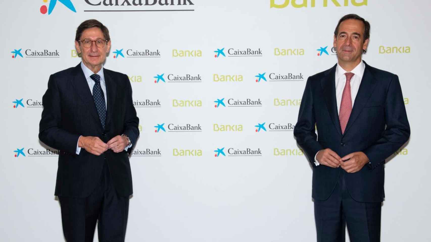 El presidente de Bankia, José Ignacio Goirigolzarri, con el consejero delegado de CaixaBank, Gonzalo Gortázar / EUROPA PRESS