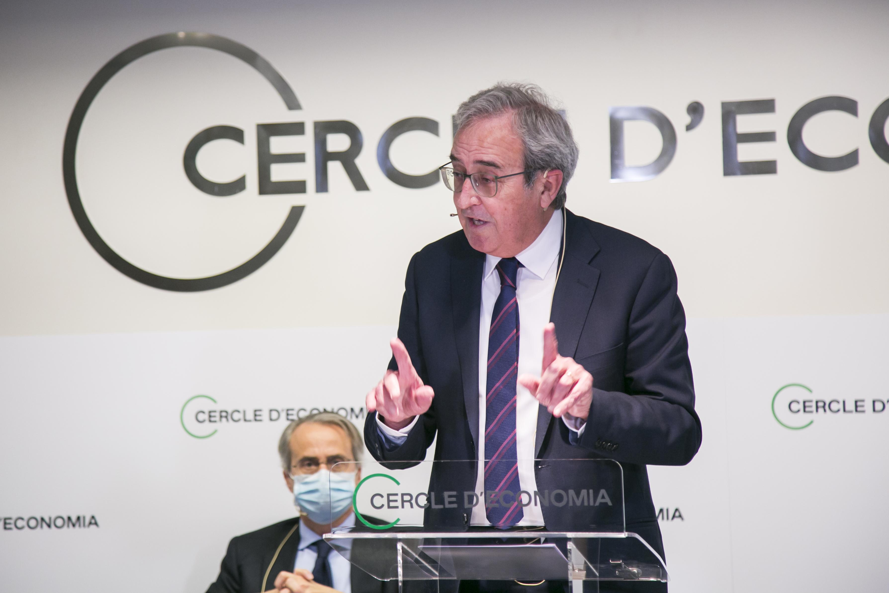 Francisco Pérez, director del IVIE, en el Cercle d'Economia, con su presidente, Javier Faus / CdE