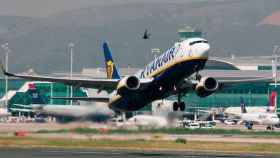 Una aeronave de Ryanair despegando de un aeropuerto español / EFE