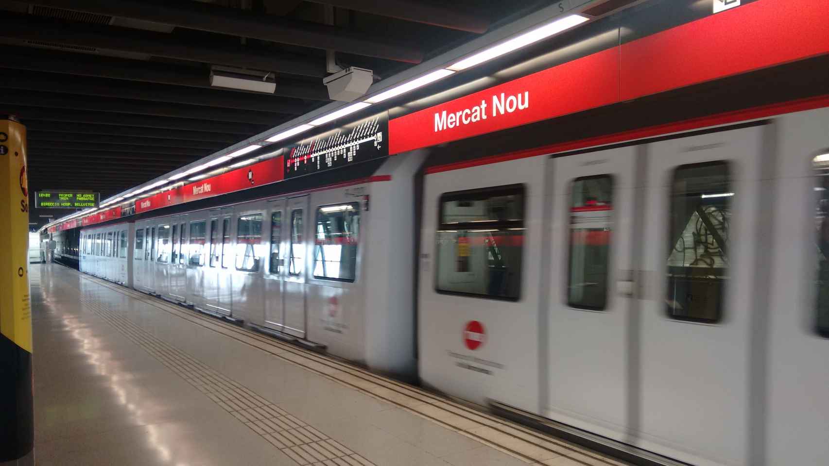 El metro llega a la parada de Mercat Nou, en el 'cajón' de Sants / CG